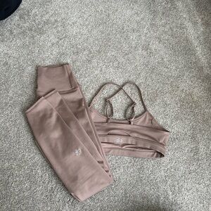 Alo Yoga Set in Taupe